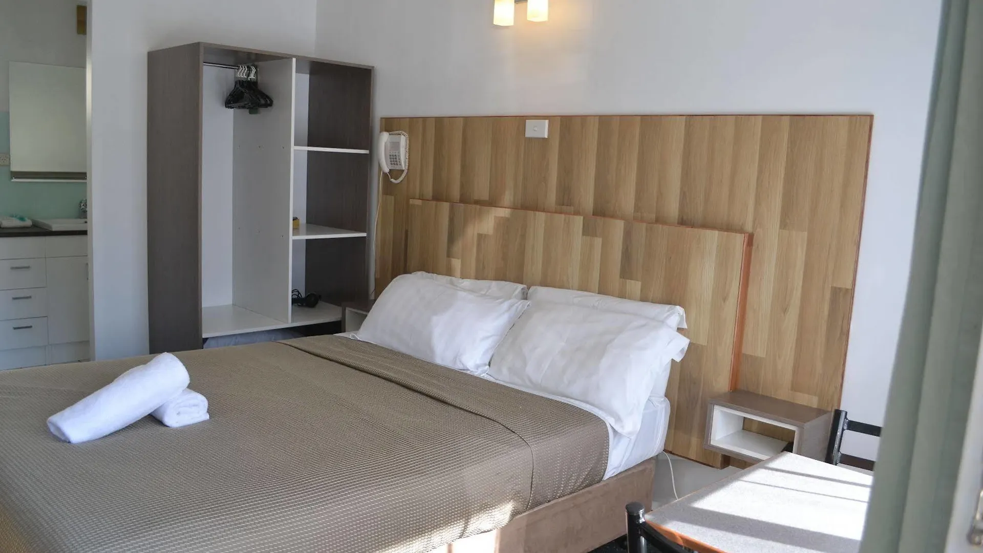 Hobart Tower Motel